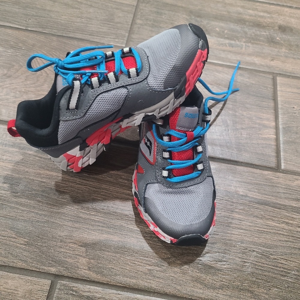 BOYS Saucony shoes
